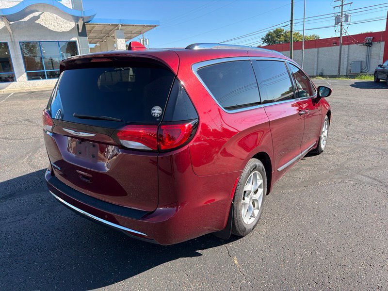 Used 2019 Chrysler Pacifica Touring-L w/ Tire & Wheel Group FWD image 7