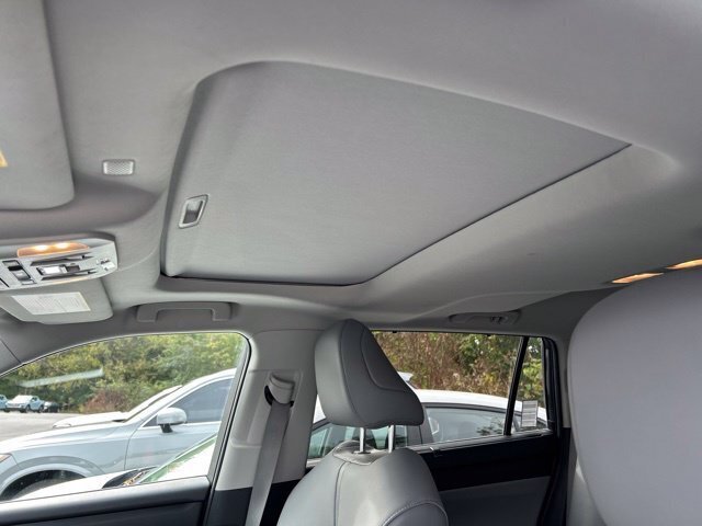 Used 2020 Toyota Highlander XLE AWD/4WD image 20