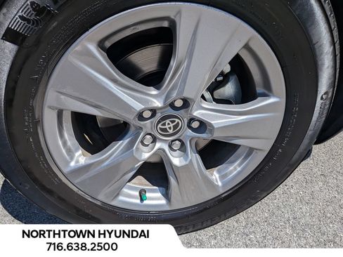 Used 2025 Toyota RAV4 XLE AWD/4WD image 41