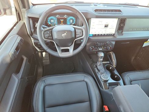 New 2025 Ford Bronco Badlands image 9