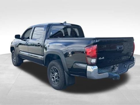 Used 2018 Toyota Tacoma SR5 AWD/4WD image 3