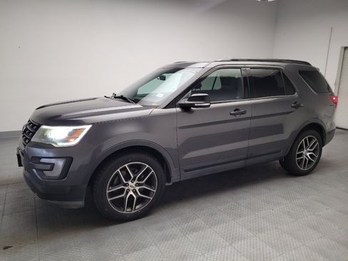 Used 2017 Ford Explorer Sport w/ Equipment Group 401A AWD/4WD image 2