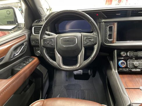 Used 2023 GMC Yukon XL Denali Ultimate AWD/4WD image 17