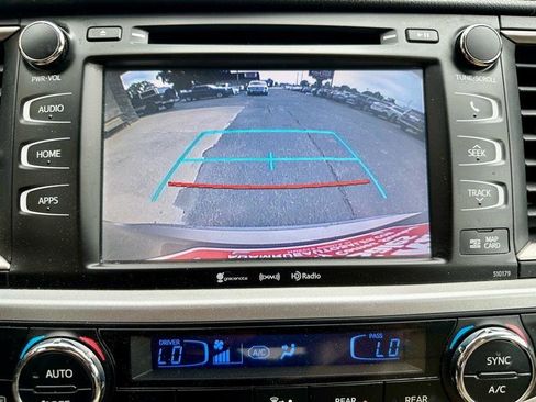 Used 2018 Toyota Highlander XLE FWD image 25