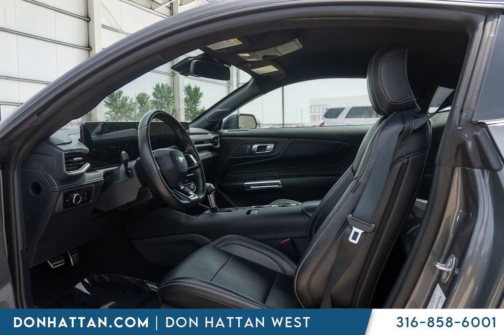 Used 2025 Ford Mustang Premium RWD image 3