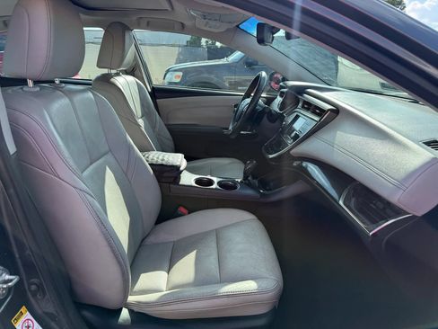 Used 2013 Toyota Avalon Limited w/ Technology Pkg FWD image 18