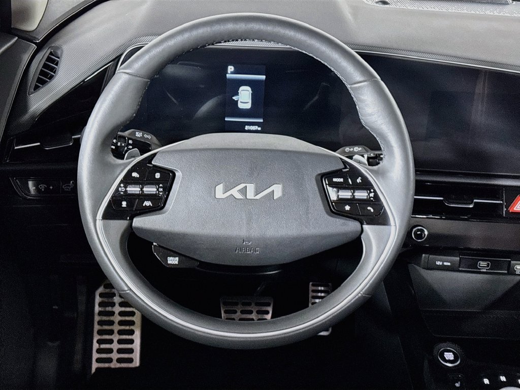Used 2024 Kia Niro SX Touring FWD image 13