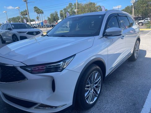 Used 2023 Acura MDX SH-AWD w/ Advance Package image 3