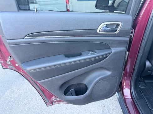Used 2017 Jeep Grand Cherokee Limited image 21