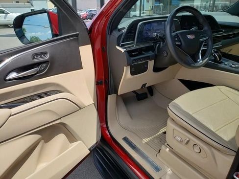 Used 2024 Cadillac Escalade ESV Premium Luxury AWD/4WD image 12