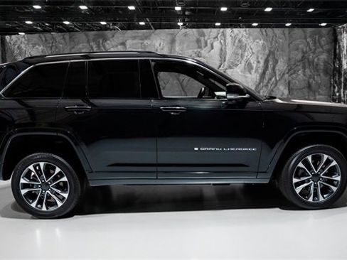 Used 2023 Jeep Grand Cherokee Overland w/ Luxury Tech Group IV image 20