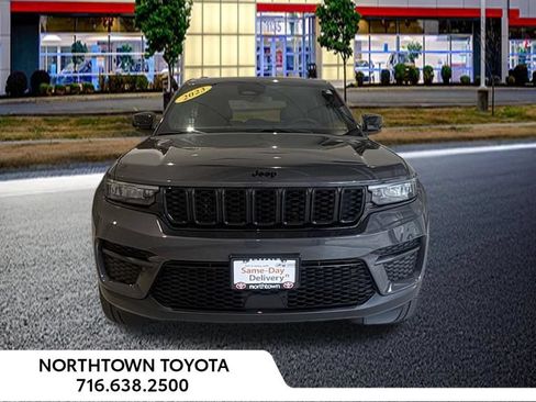 Used 2023 Jeep Grand Cherokee Altitude AWD/4WD image 1