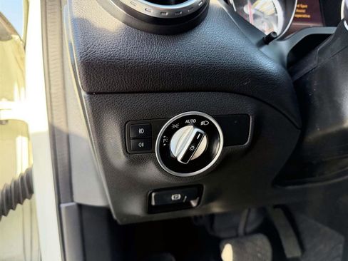 Used 2015 Mercedes-Benz GLA 250 image 17