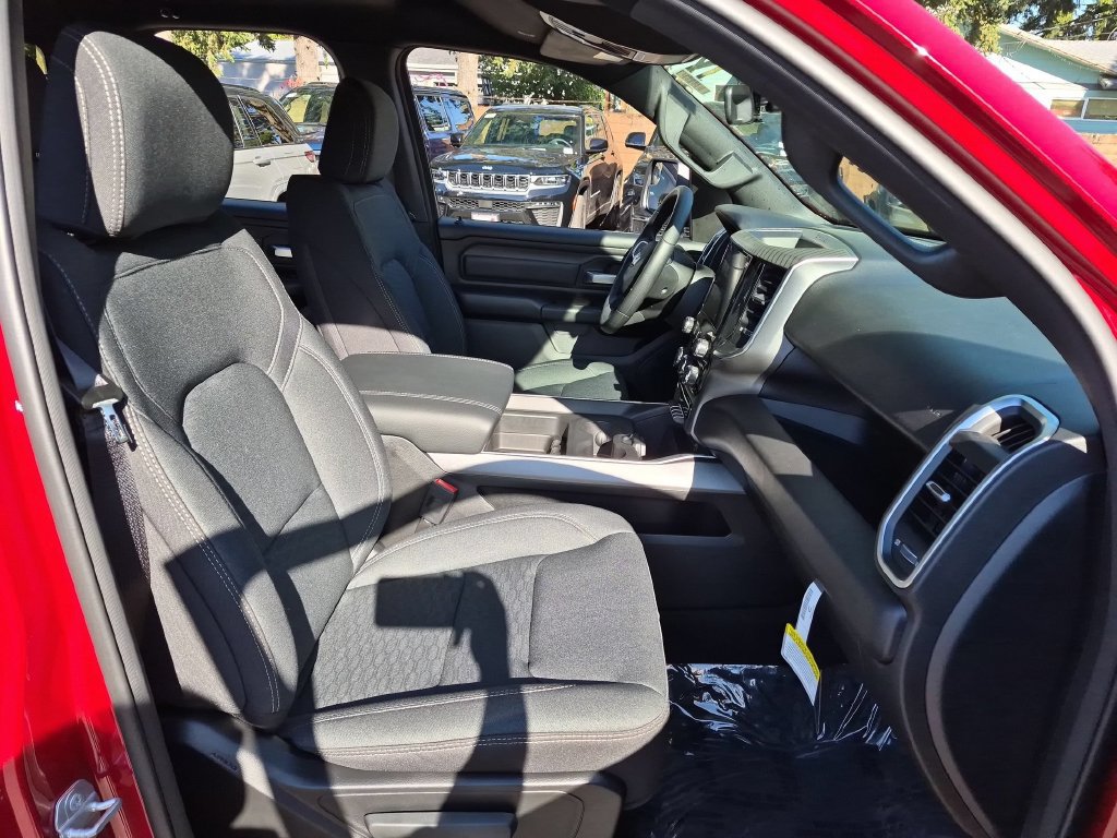 New 2026 RAM 1500 Express AWD/4WD image 16