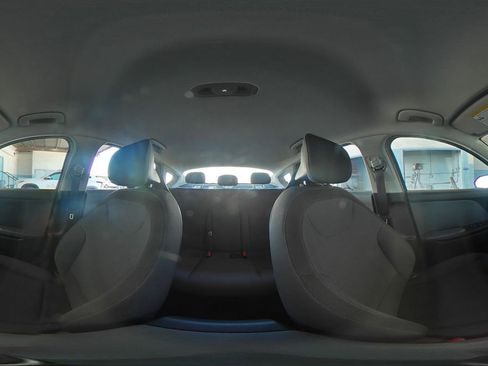 Used 2025 Kia K4 LXS image 42