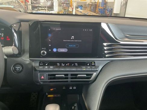 Used 2025 Toyota Camry SE w/ Convenience Package FWD image 16