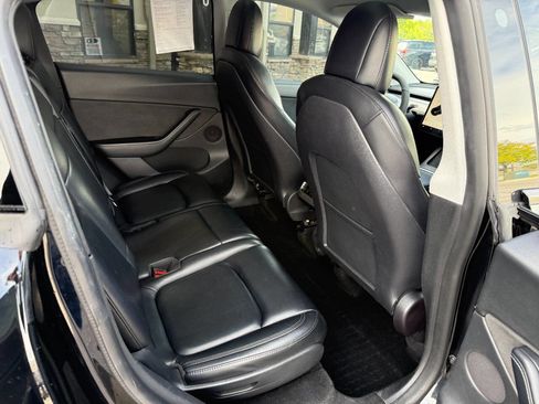 Used 2021 Tesla Model Y Long Range AWD/4WD image 12