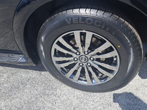 Certified 2019 Nissan Armada Platinum w/ Captain's Chairs Package image 9