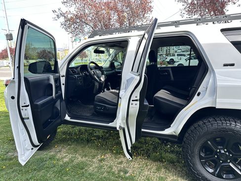 Used 2018 Toyota 4Runner SR5 image 20