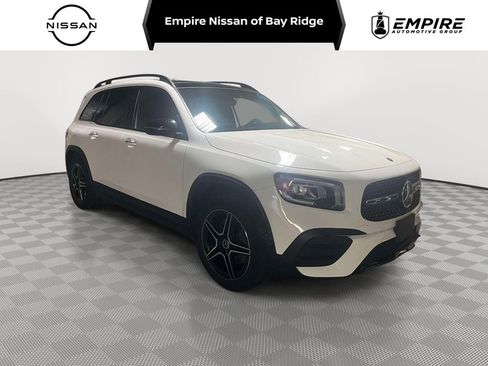 Used 2022 Mercedes-Benz GLB 250 4MATIC image 1