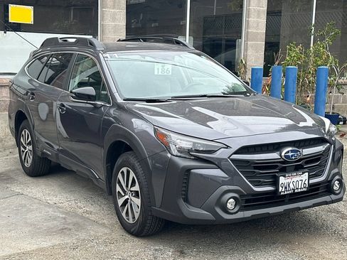 Used 2025 Subaru Outback Premium AWD/4WD image 2