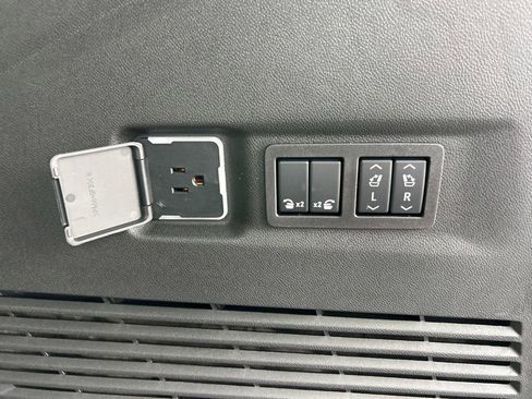 New 2026 Chevrolet Suburban Z71 image 35