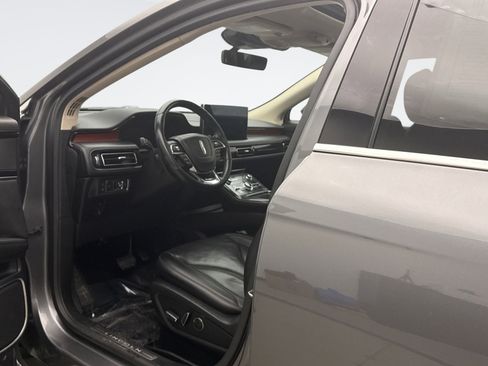 Used 2022 Lincoln Nautilus Reserve image 10