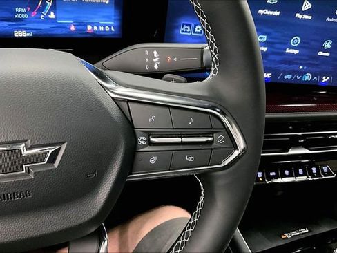 Used 2025 Chevrolet Traverse Z71 AWD/4WD image 29