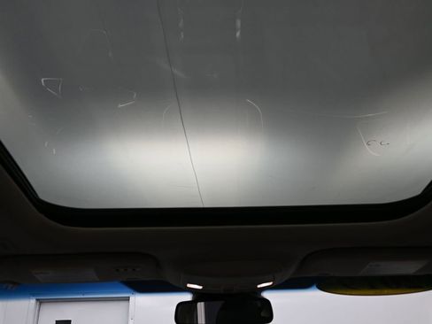 Used 2019 Ford Edge Titanium image 13