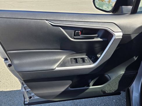 Used 2022 Toyota RAV4 LE w/ Carpet Mat Package (TMS) FWD image 16