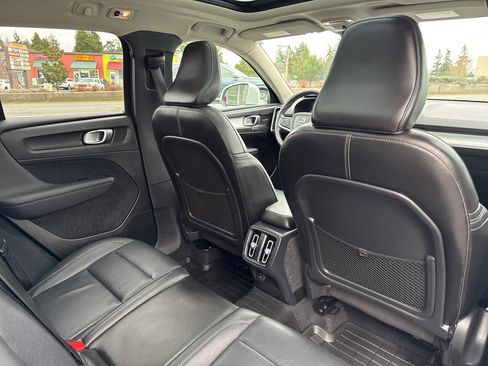 Used 2019 Volvo XC40 T5 Momentum image 21