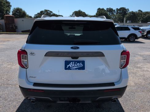 Certified 2023 Ford Explorer XLT w/ Equipment Group 202A RWD image 4
