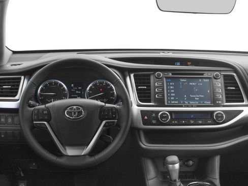 Used 2017 Toyota Highlander XLE AWD/4WD image 4