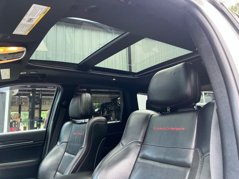 Used 2018 Jeep Grand Cherokee Trailhawk w/ Trailhawk Luxury Group AWD/4WD image 22