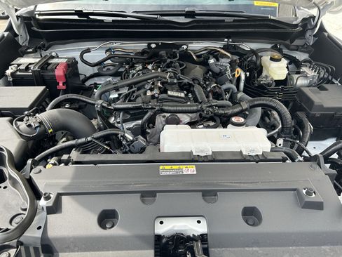 Certified 2025 Toyota Tacoma SR5 AWD/4WD image 12