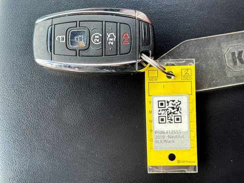 Used 2019 Lincoln Nautilus Reserve AWD/4WD image 36