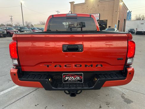 Used 2018 Toyota Tacoma SR image 6
