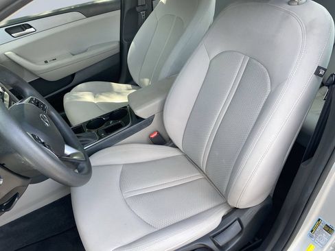 Used 2018 Hyundai Sonata SE FWD image 11
