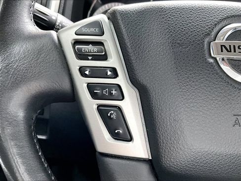 Used 2018 Nissan Titan SL AWD/4WD image 13