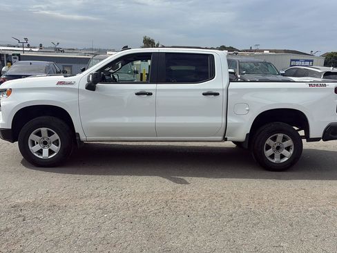 Used 2022 Chevrolet Silverado 1500 LT Trail Boss w/ Convenience Package II AWD/4WD image 2
