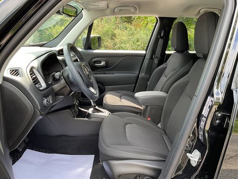 Used 2023 Jeep Renegade Latitude w/ Premium Group AWD/4WD image 8