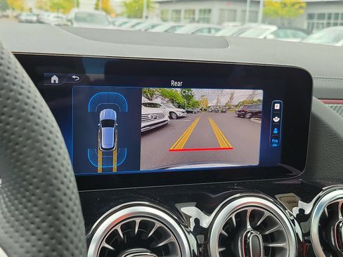 New 2025 Mercedes-Benz GLA 250 4MATIC image 14