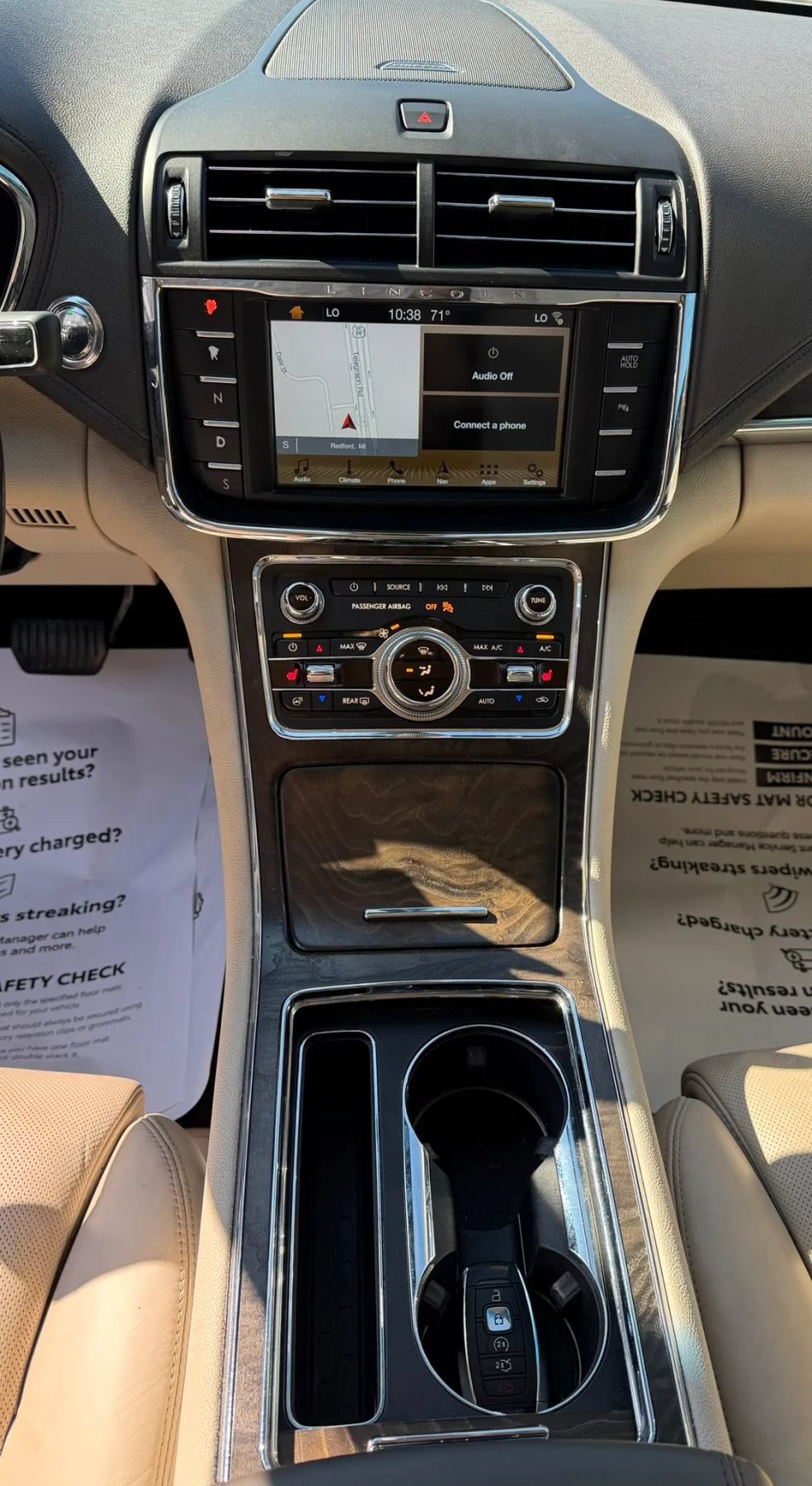 Used 2017 Lincoln Continental Select w/ Climate Package AWD/4WD image 16