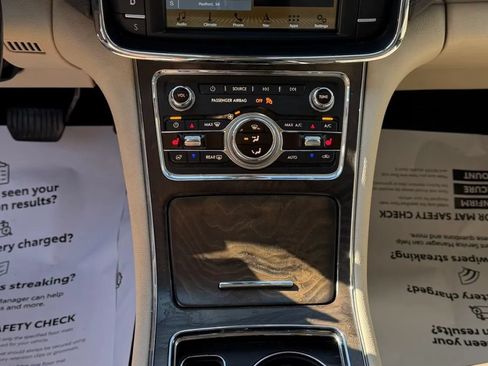 Used 2017 Lincoln Continental Select w/ Climate Package AWD/4WD image 16