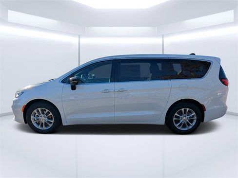 New 2026 Chrysler Pacifica Select image 6