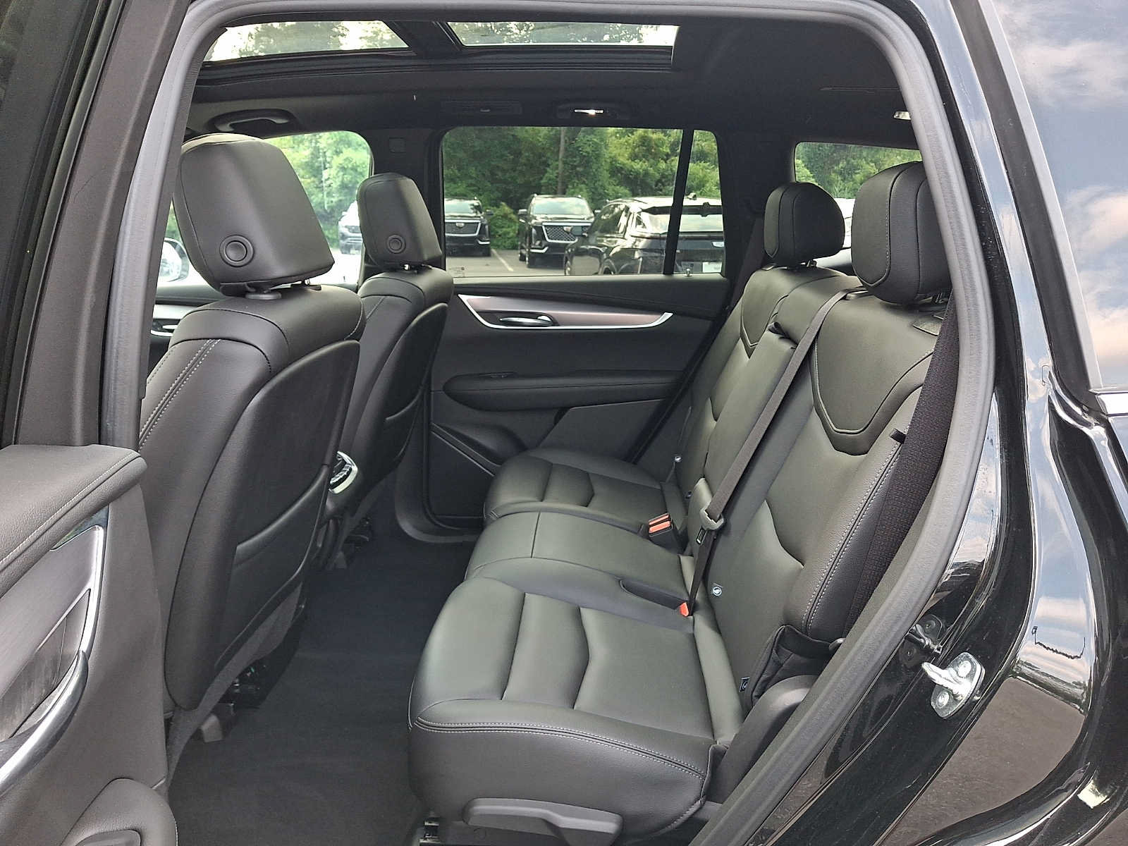 Certified 2024 Cadillac XT6 Luxury AWD/4WD image 5