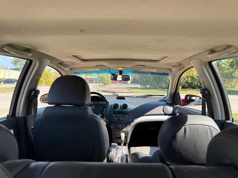 Used 2010 Chevrolet Aveo5 LT image 4