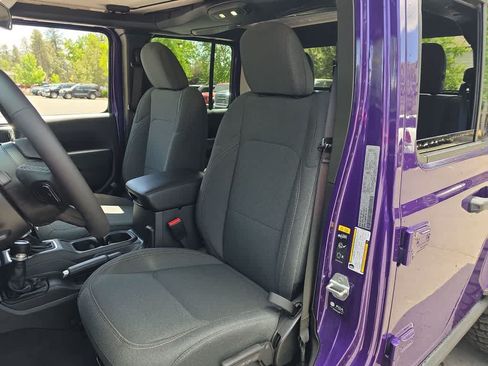 New 2026 Jeep Gladiator Sport AWD/4WD image 11