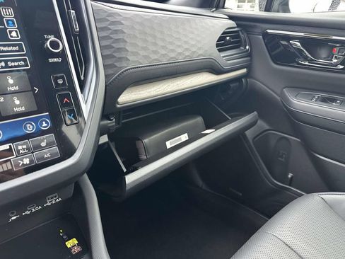 Used 2025 Subaru Forester Limited w/ Popular Package AWD/4WD image 18