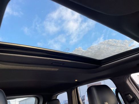 Used 2018 Jeep Grand Cherokee Limited image 42